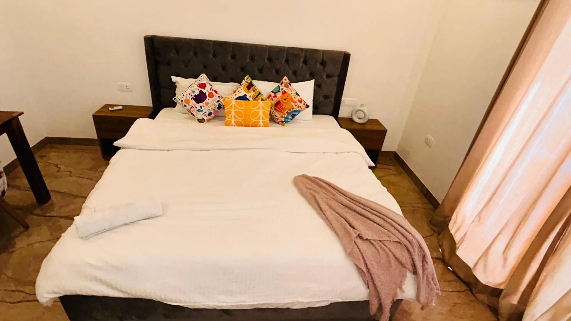 Hotel Liv Regalia Suites - Medanta Hospital, Sector 39, Gurgaon