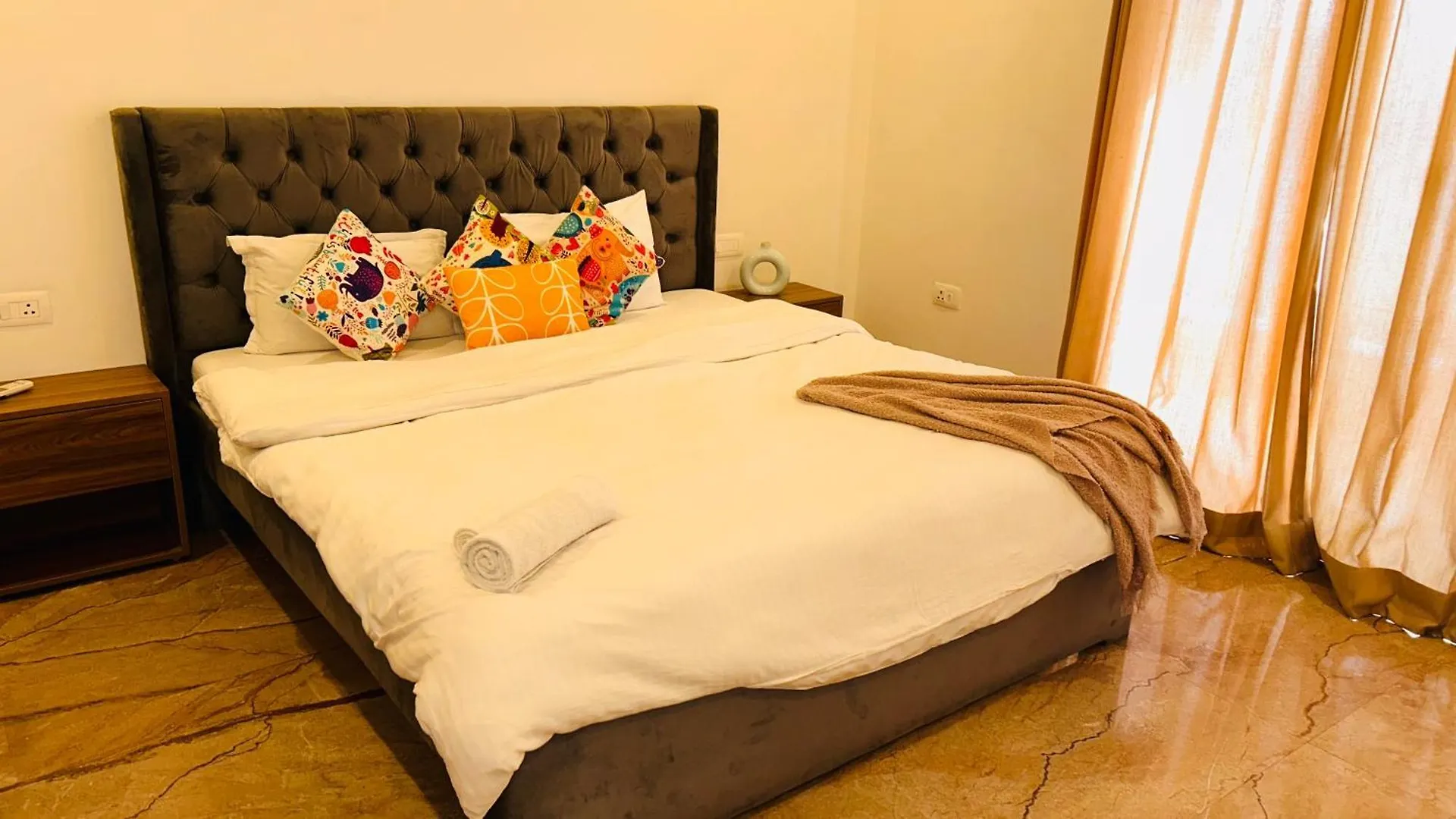 Liv Regalia Suites - Medanta Hospital, Sector 39, Gurgaon Hotel